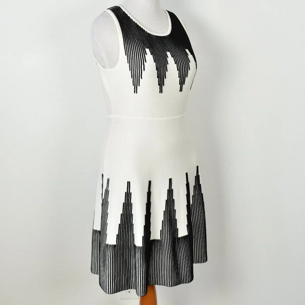 Calvin Klein Fit and Flare Knit Dress NEW - L - Picture 7 of 9